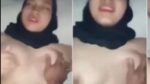 ABG Hijab Montok Kegirangan Di pake Temannya